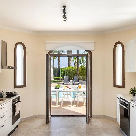 Sunnyvillas: 4br Seafront Villa*private Pool*bw44